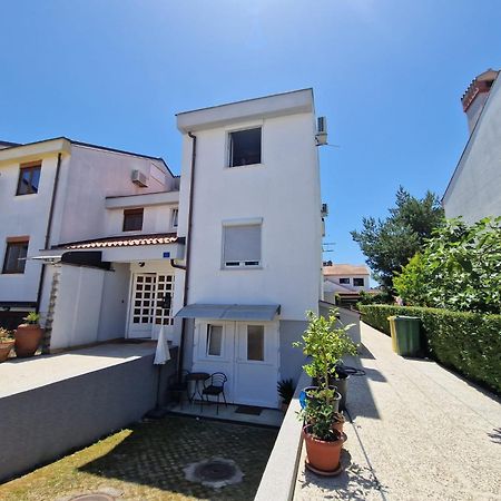 Apartments Luigi Umago Esterno foto