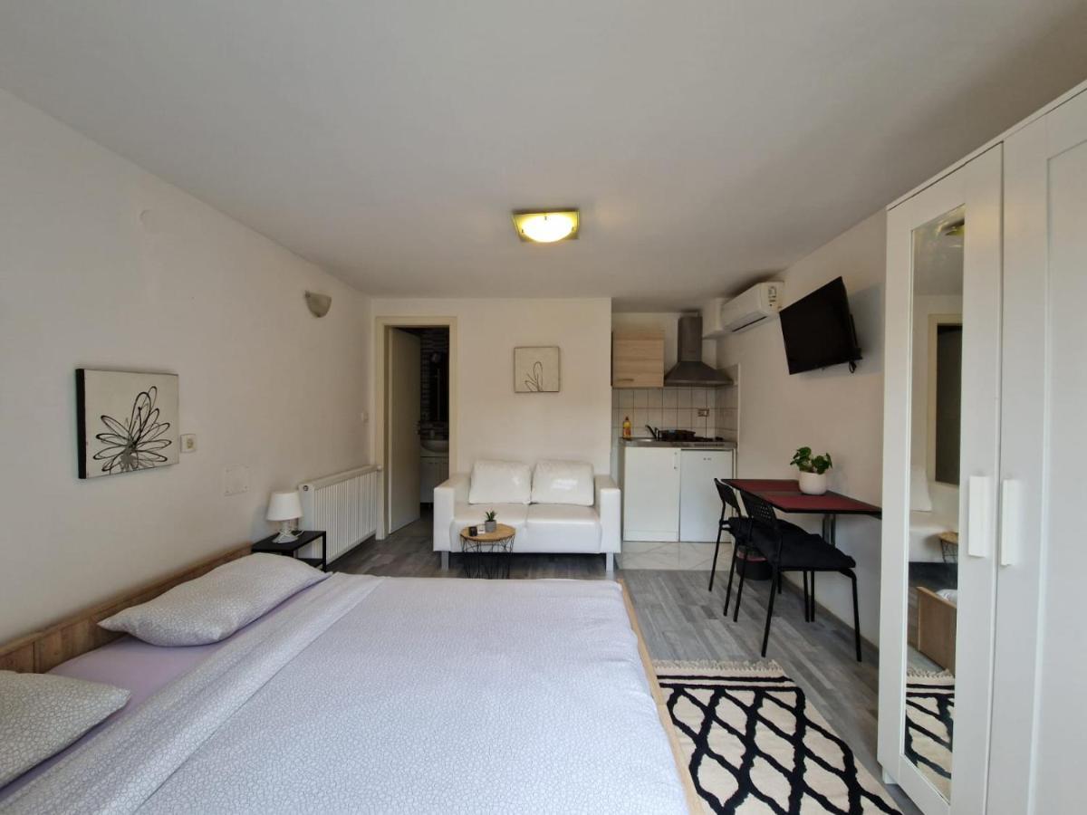 Apartments Luigi Umago Esterno foto