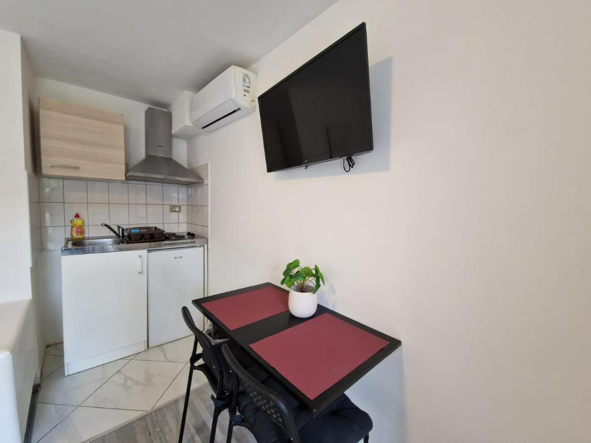 Apartments Luigi Umago Esterno foto