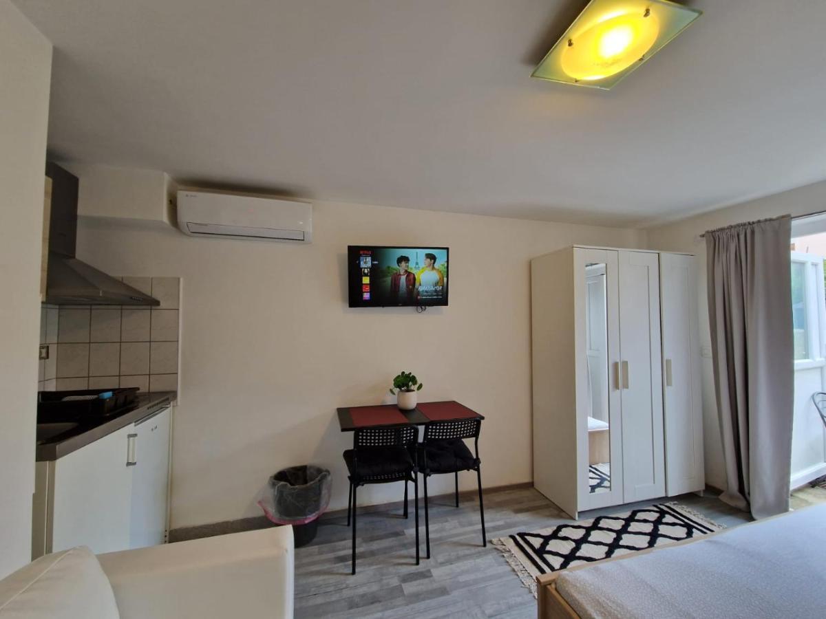 Apartments Luigi Umago Esterno foto