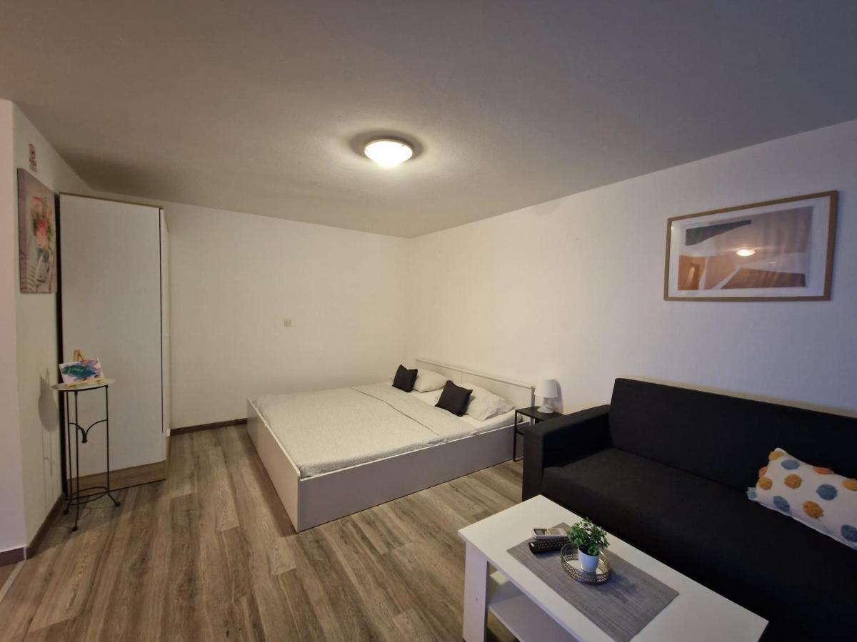 Apartments Luigi Umago Esterno foto